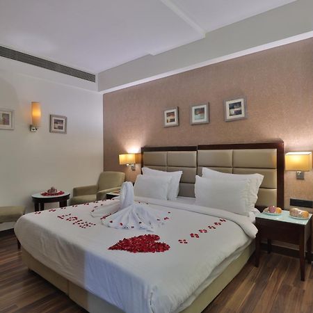 Krios Hotel - Near Sg Highway, Ahmedabad Exteriör bild