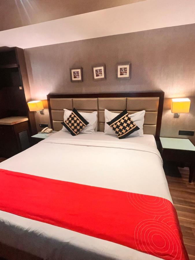 Krios Hotel - Near Sg Highway, Ahmedabad Exteriör bild