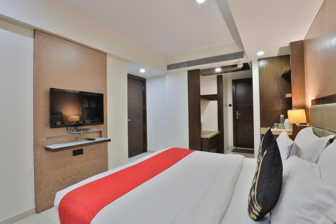 Krios Hotel - Near Sg Highway, Ahmedabad Exteriör bild