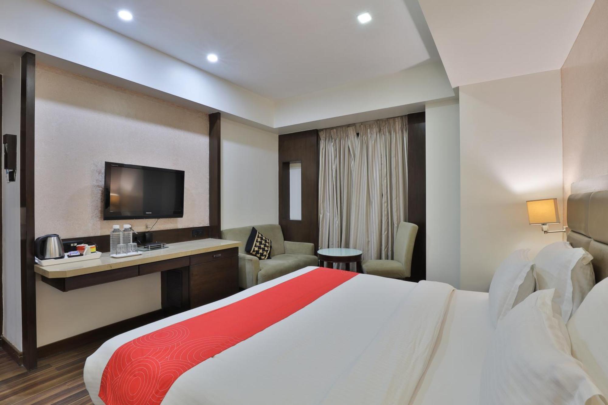 Krios Hotel - Near Sg Highway, Ahmedabad Exteriör bild