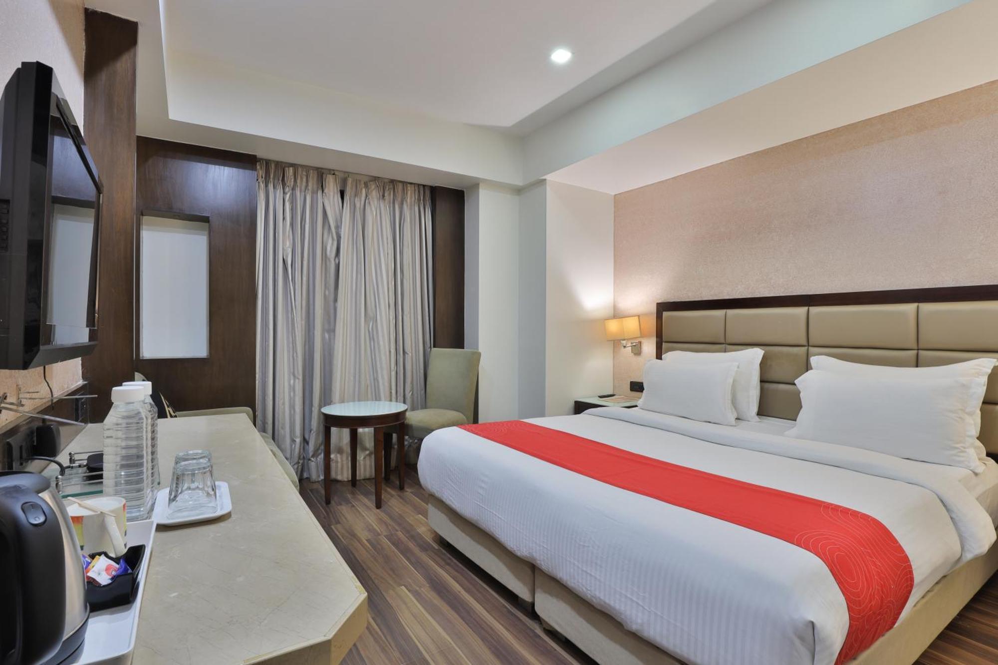 Krios Hotel - Near Sg Highway, Ahmedabad Exteriör bild