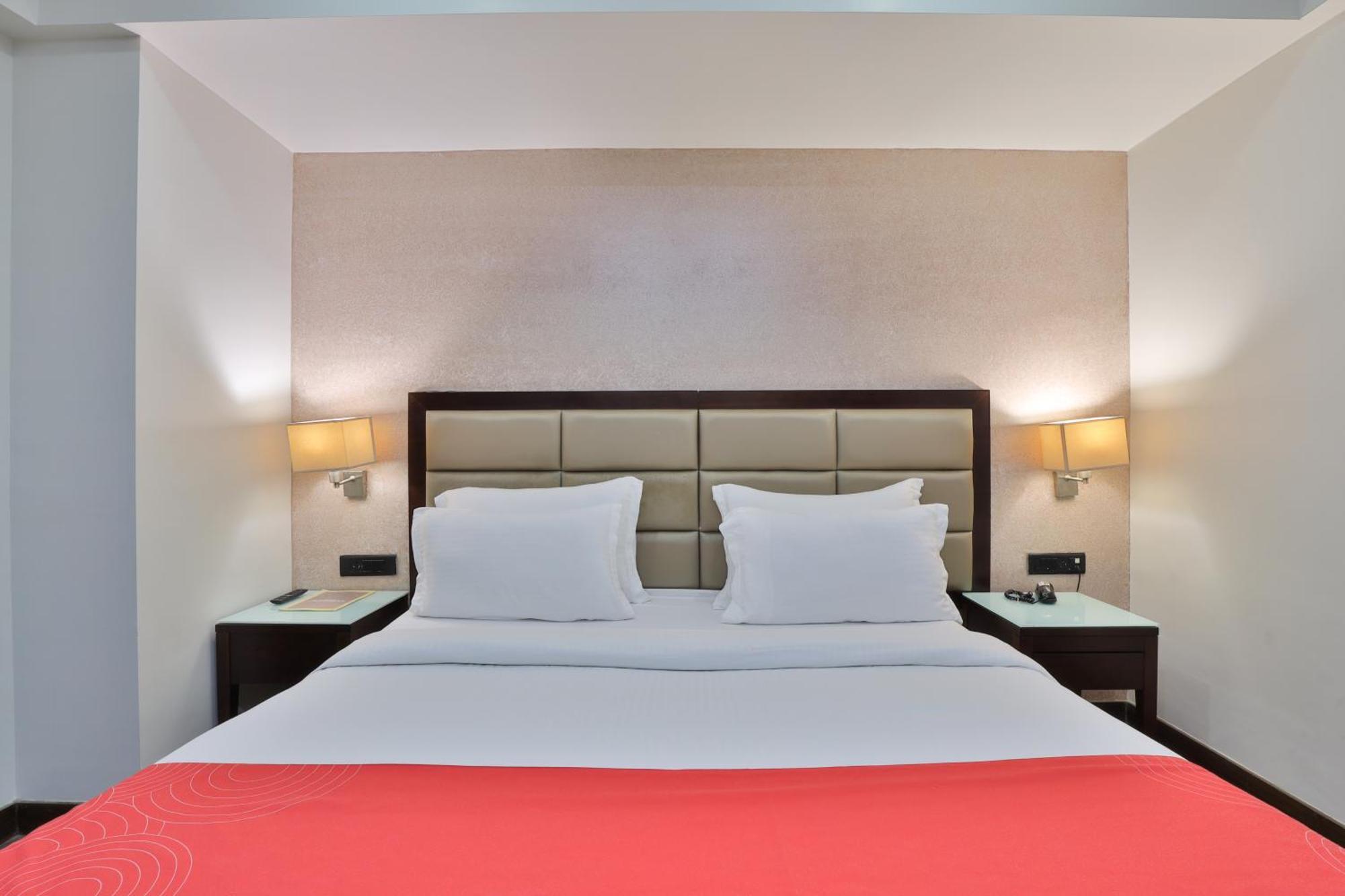 Krios Hotel - Near Sg Highway, Ahmedabad Exteriör bild